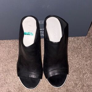 Vince Black Leather Open-Toe Mules